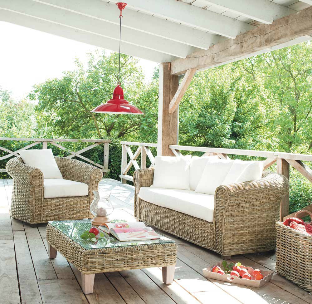 Tavoli sedie divani per il giardino style in giardino for Divani da terrazzo